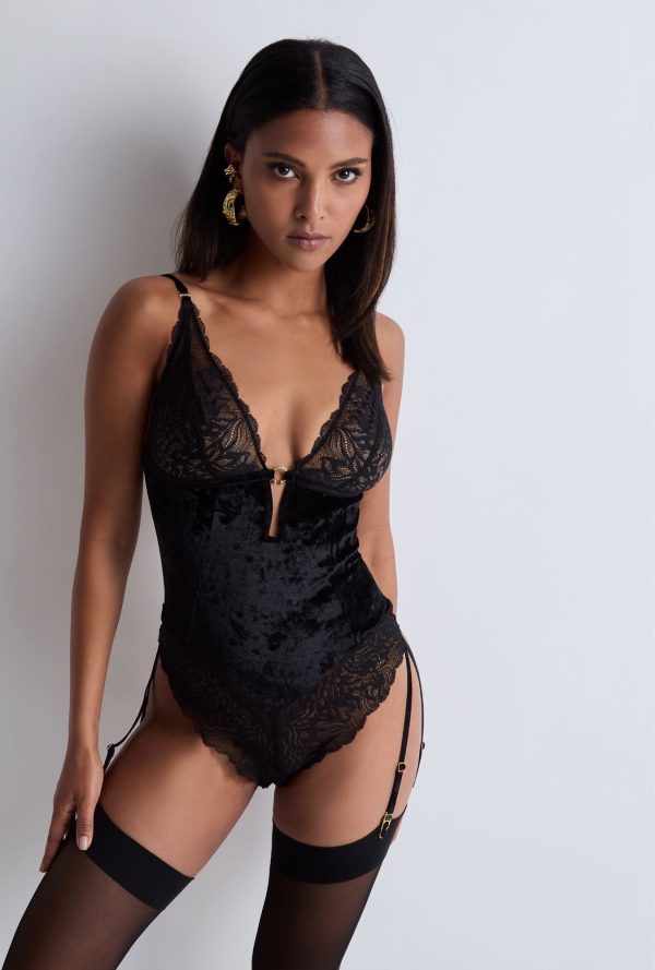 3i75 - The Night Before - Black Bird – Image 18