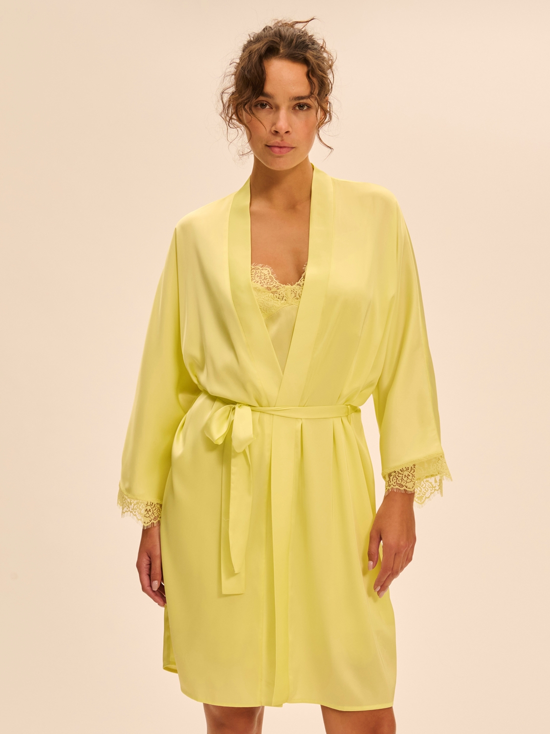 23h982 - Satin Secrets - Jaune D'été