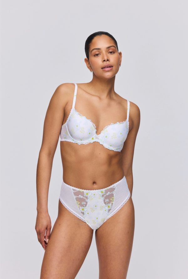 0102686 - Chen - White Yacht – Image 6