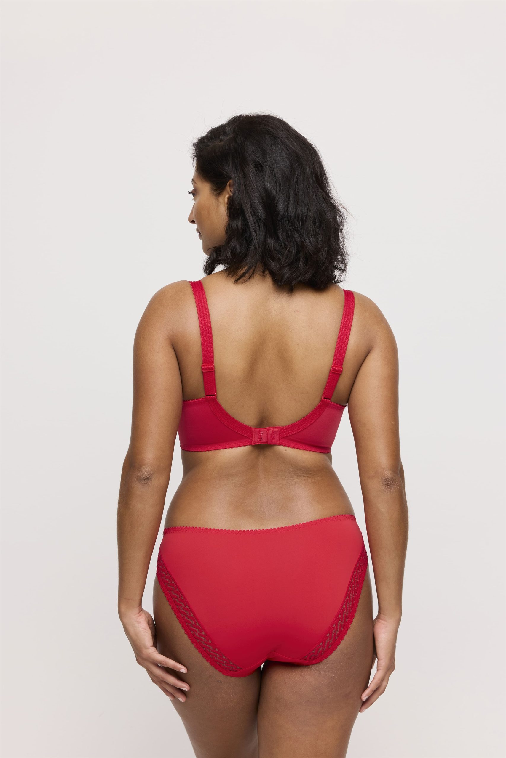 0563380 - Montara - True Red – Image 2