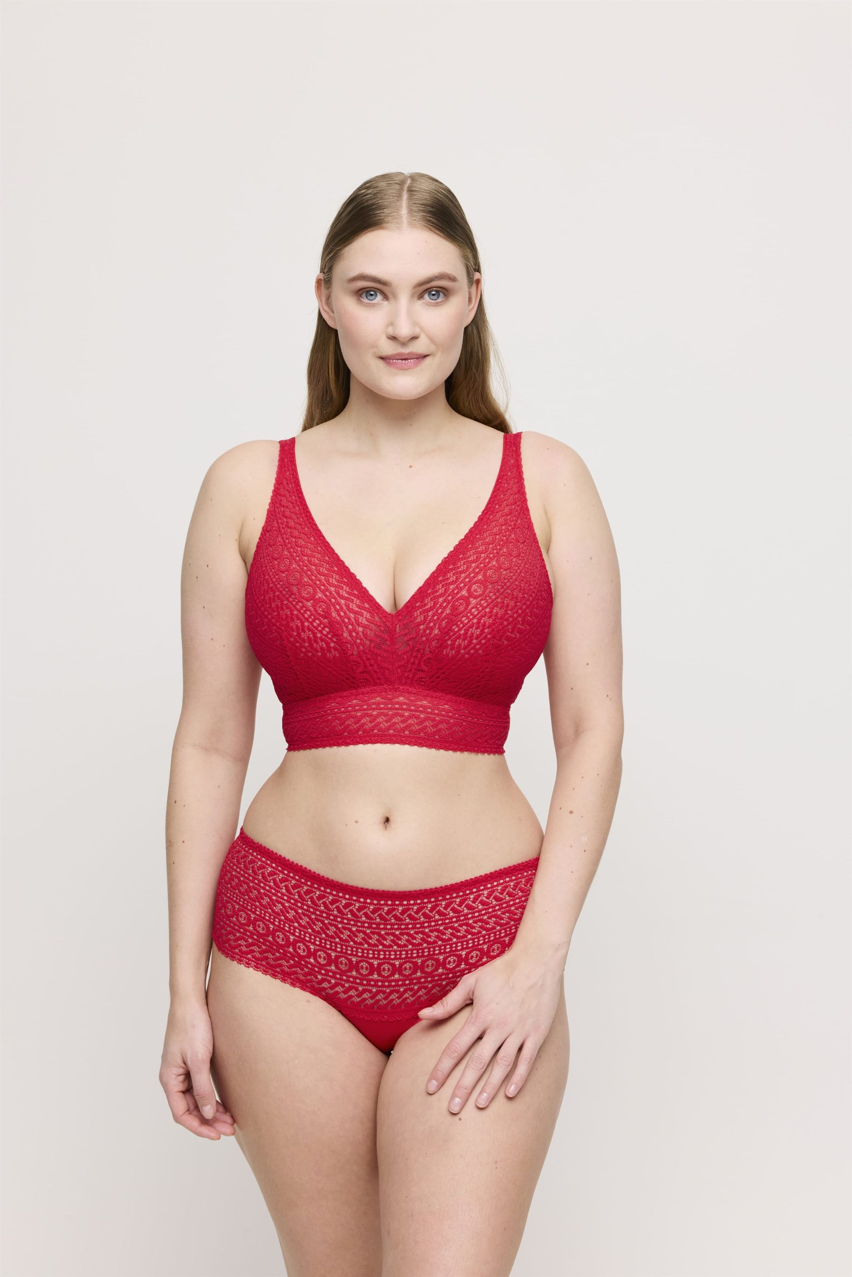 0663381 - Montara - True Red