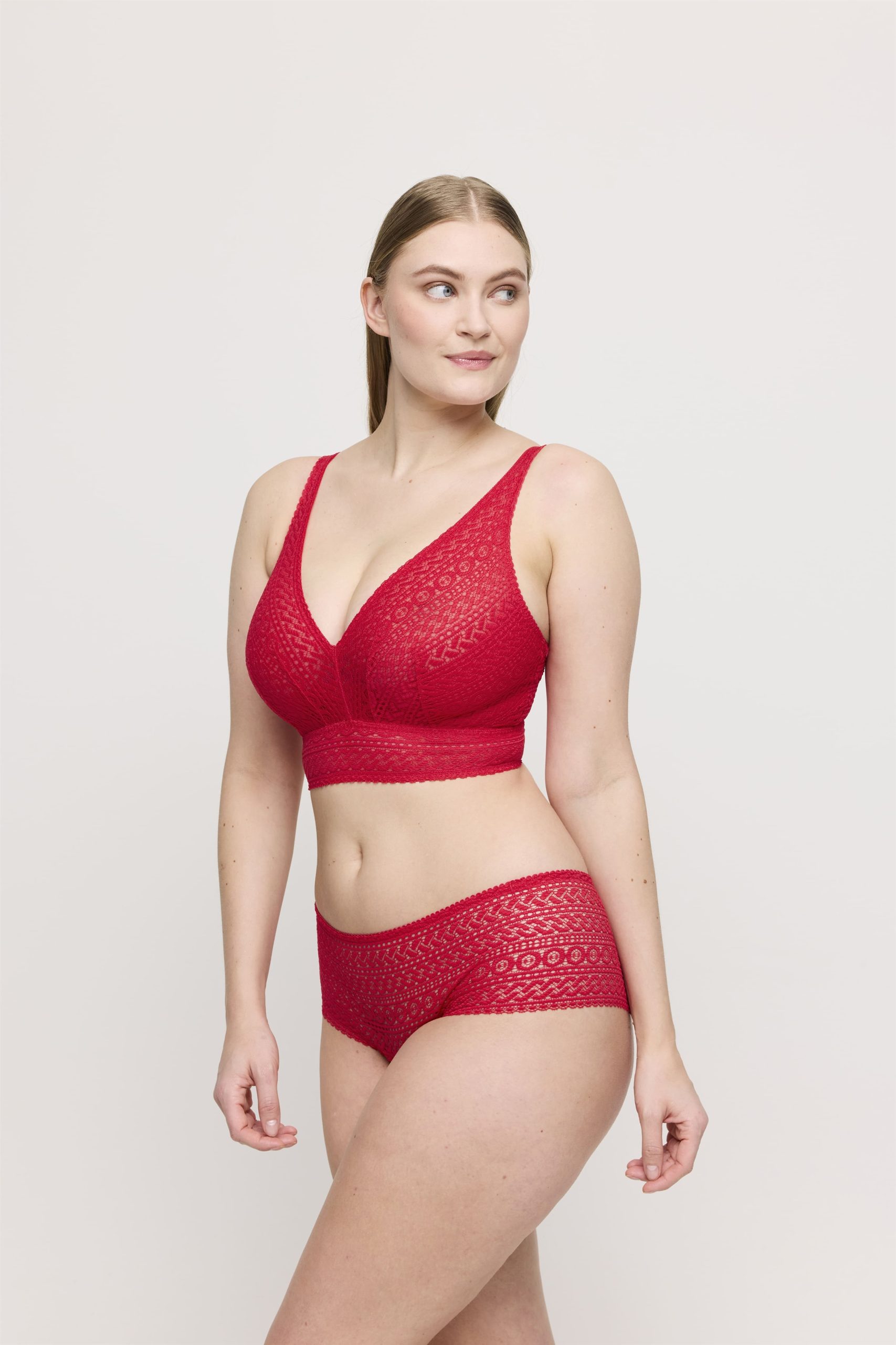 0663381 - Montara - True Red – Image 3