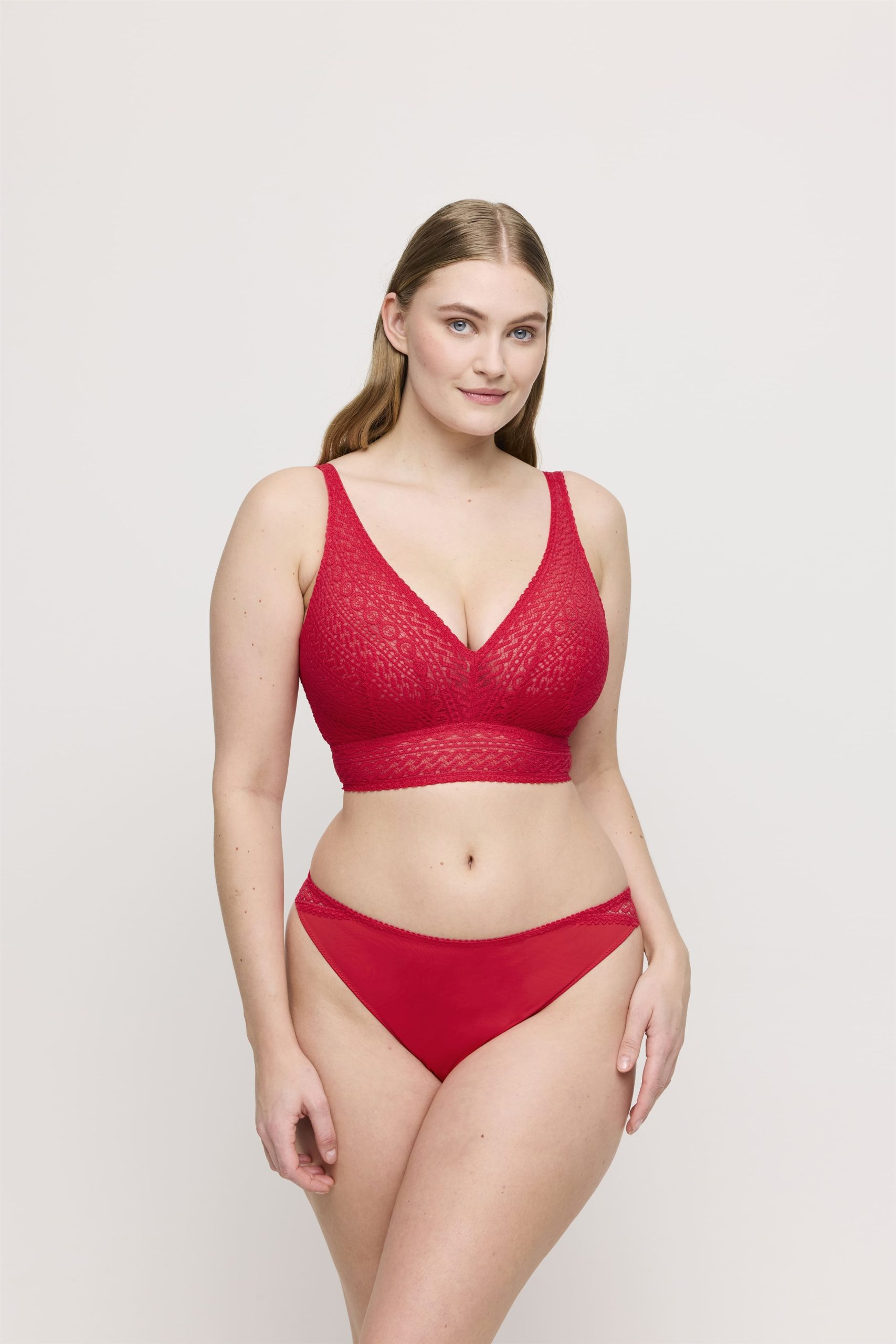 0163386 - Montara - True Red – Image 4