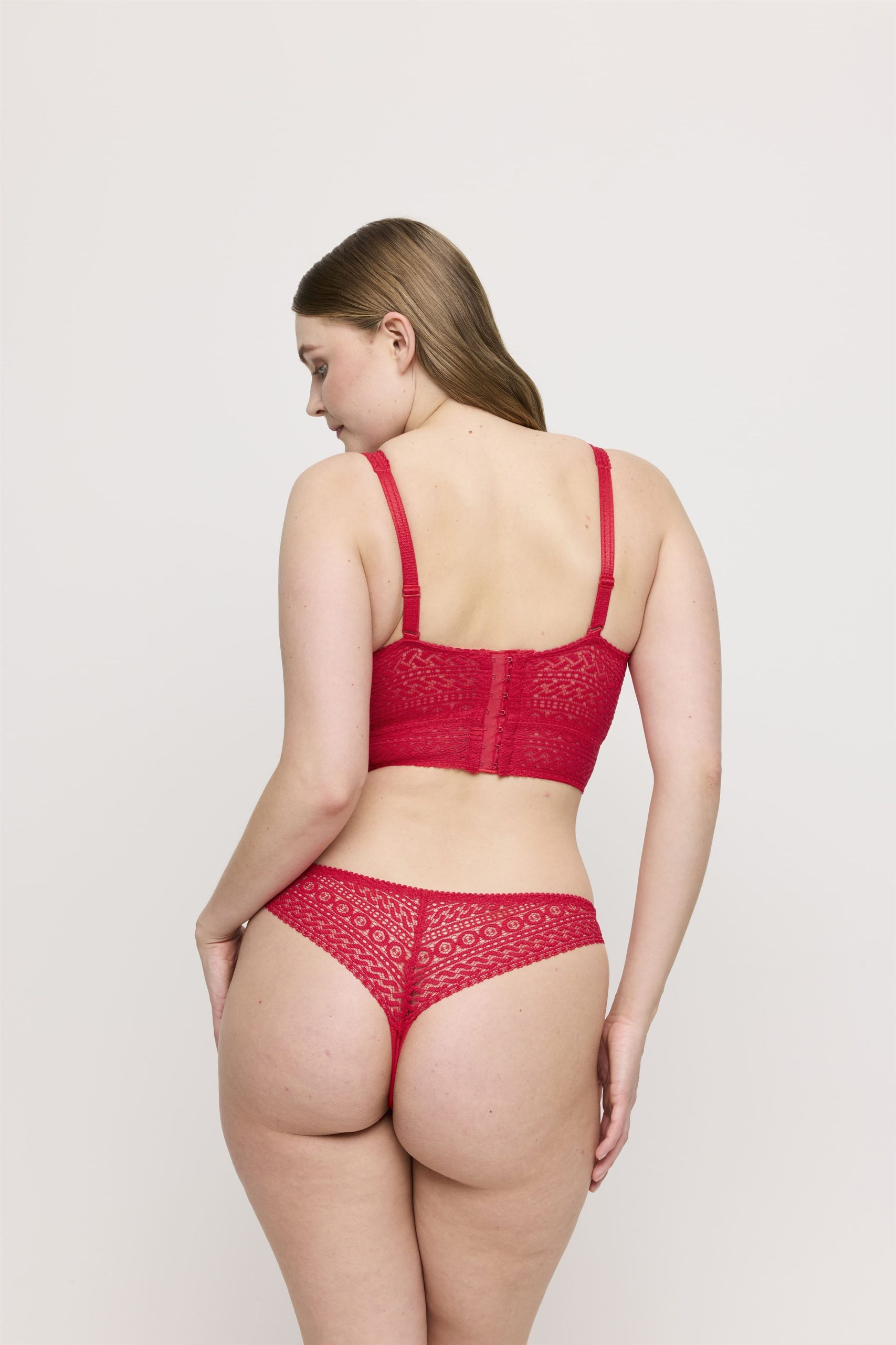 0163386 - Montara - True Red – Image 5