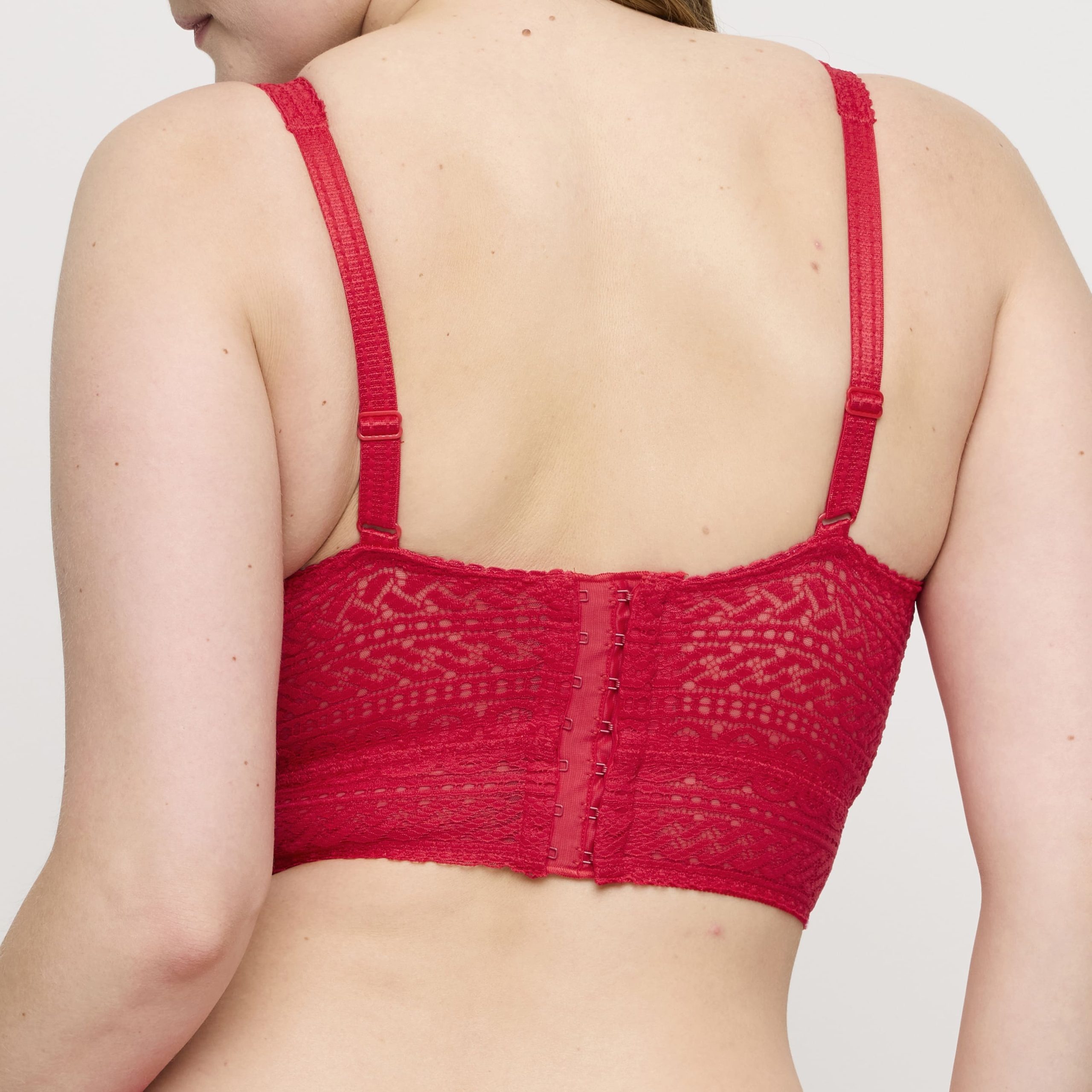 0163386 - Montara - True Red – Image 8