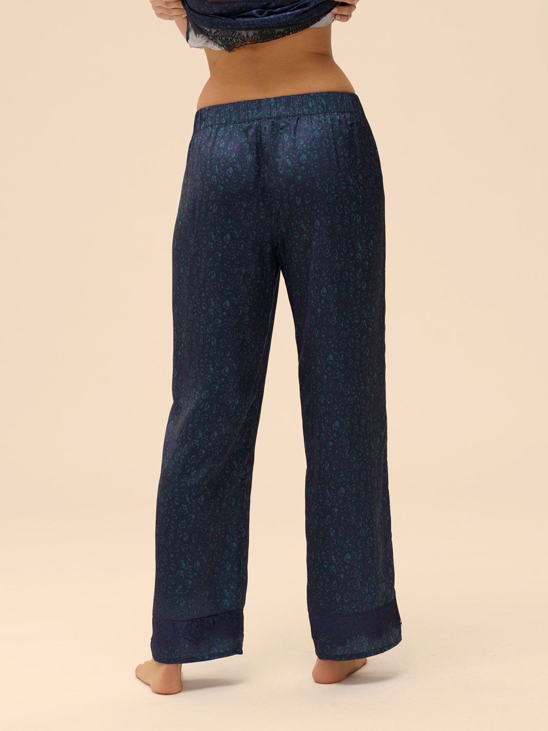 23h660 - Satin Secrets - Bleu Féline – Image 2